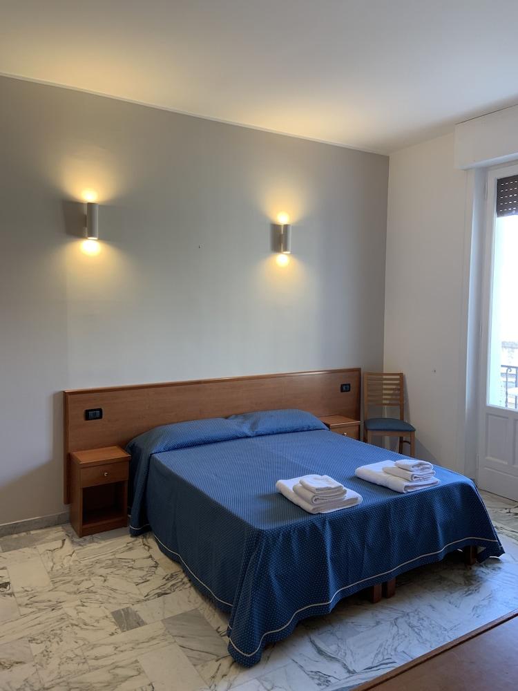 Hotel Lungomare 레조디칼라브리아 외부 사진