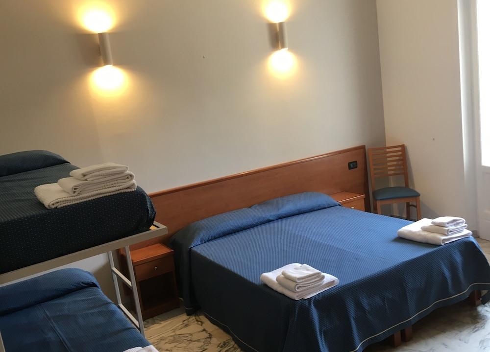 Hotel Lungomare 레조디칼라브리아 외부 사진