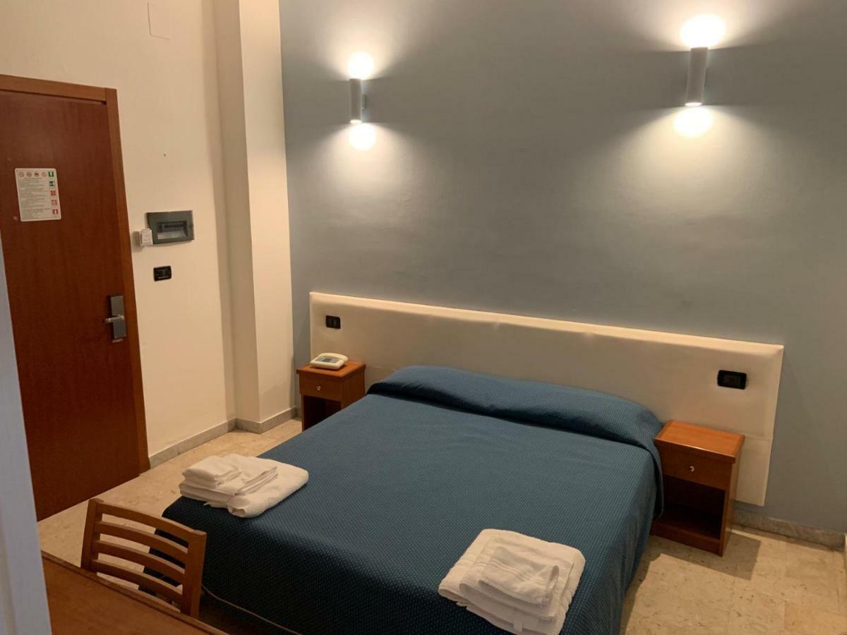 Hotel Lungomare 레조디칼라브리아 외부 사진