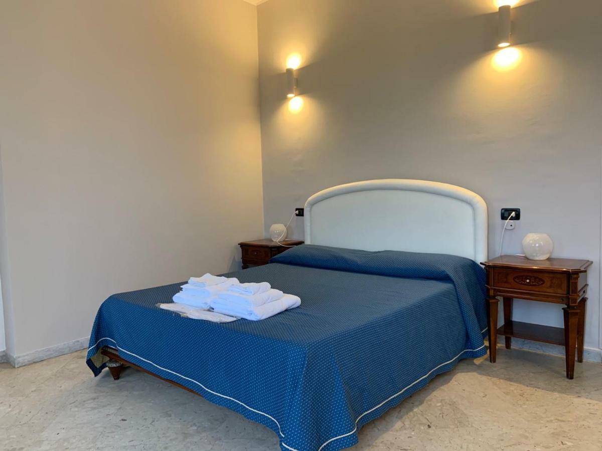 Hotel Lungomare 레조디칼라브리아 외부 사진